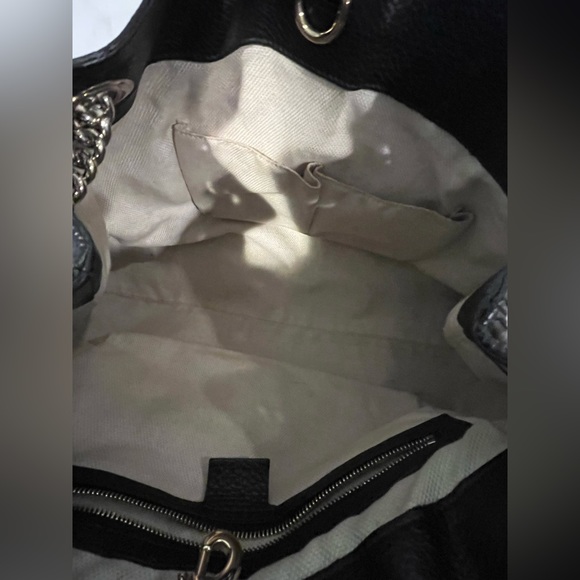 Chain Authentic Gucci Handbag - Picture 4 of 4